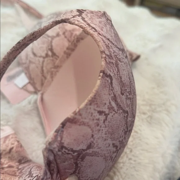 SKIMS Pink Snake-Print Ultimate push-up 40D - Picture 3 of 7